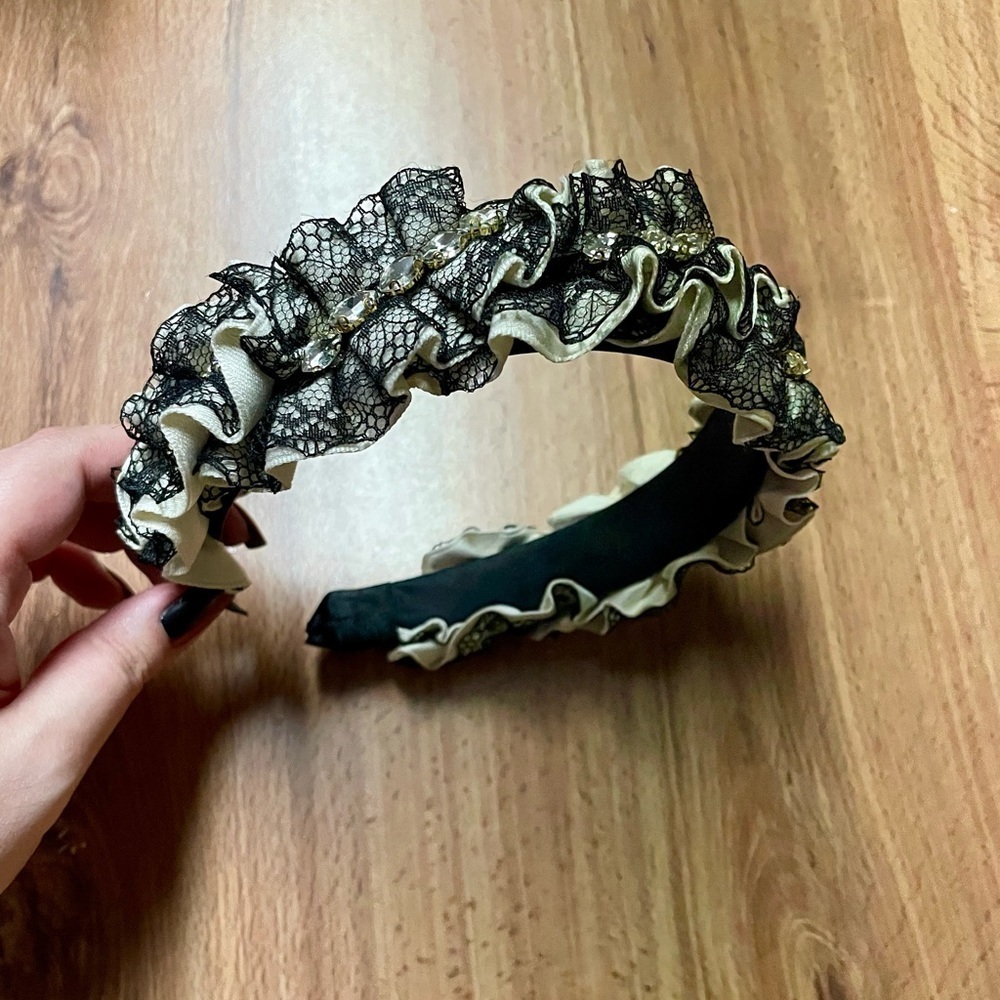 Lace Ruffle Embellished Headband - Picture 9 of 12